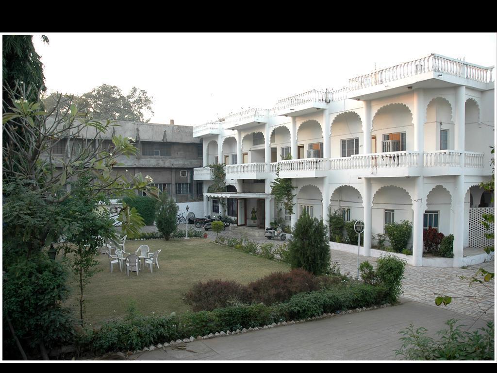 Saheli Palace Udaipur Buitenkant foto
